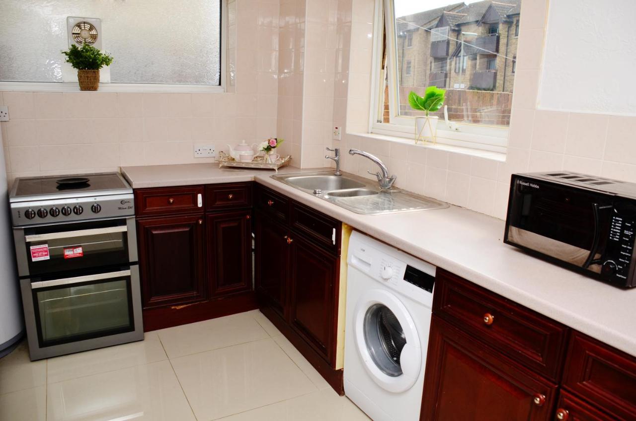 33Sm Dreams Unlimited Serviced Accommodation- Staines - Heathrow Stanwell Buitenkant foto