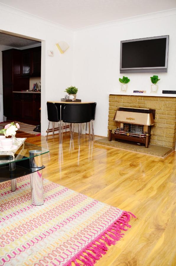 33Sm Dreams Unlimited Serviced Accommodation- Staines - Heathrow Stanwell Buitenkant foto