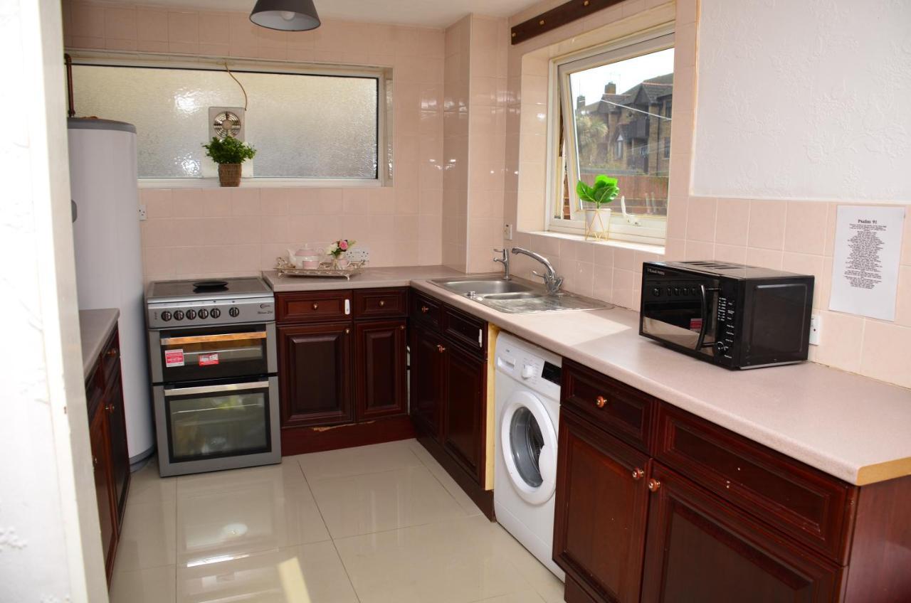 33Sm Dreams Unlimited Serviced Accommodation- Staines - Heathrow Stanwell Buitenkant foto