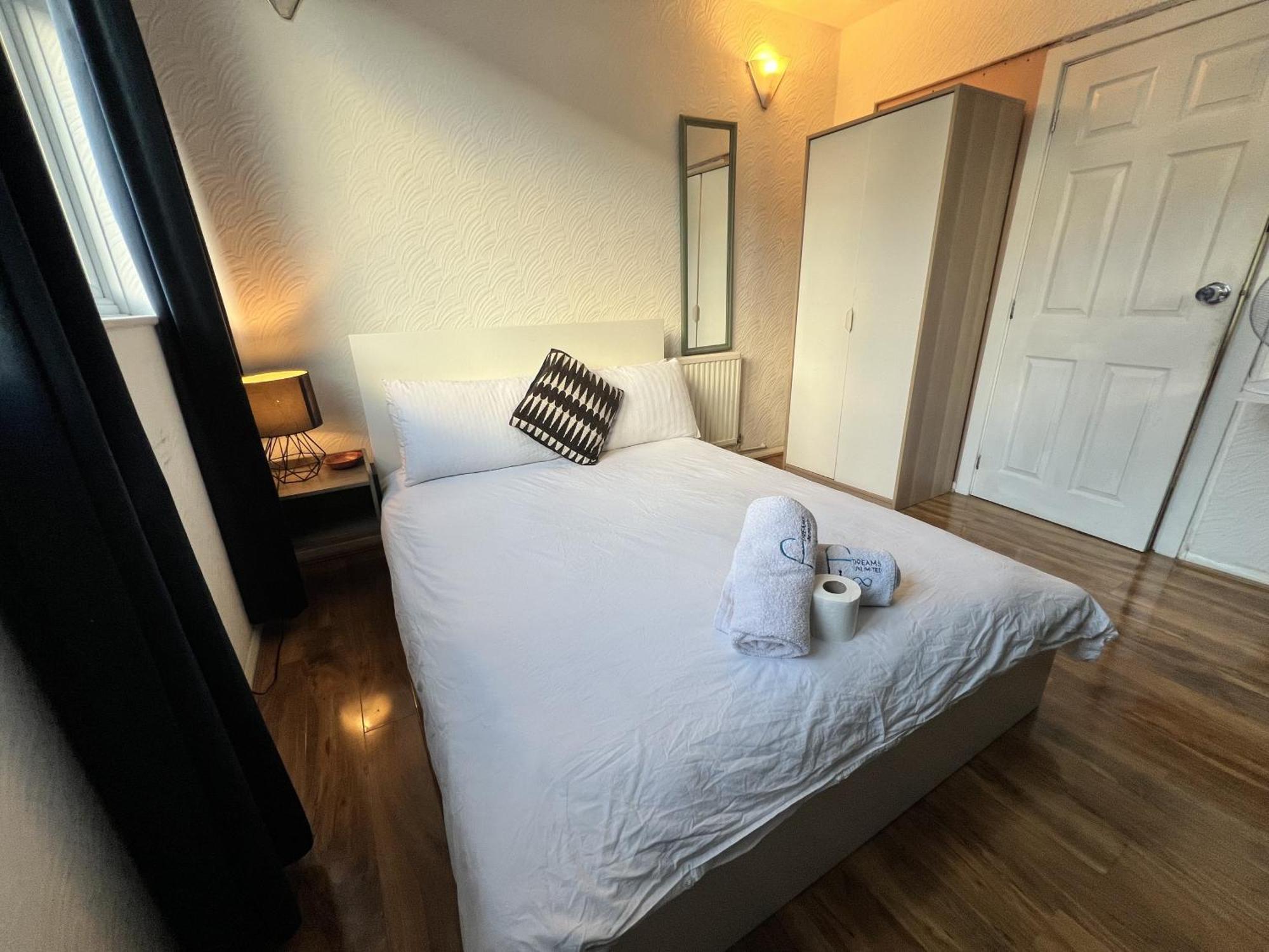 33Sm Dreams Unlimited Serviced Accommodation- Staines - Heathrow Stanwell Buitenkant foto