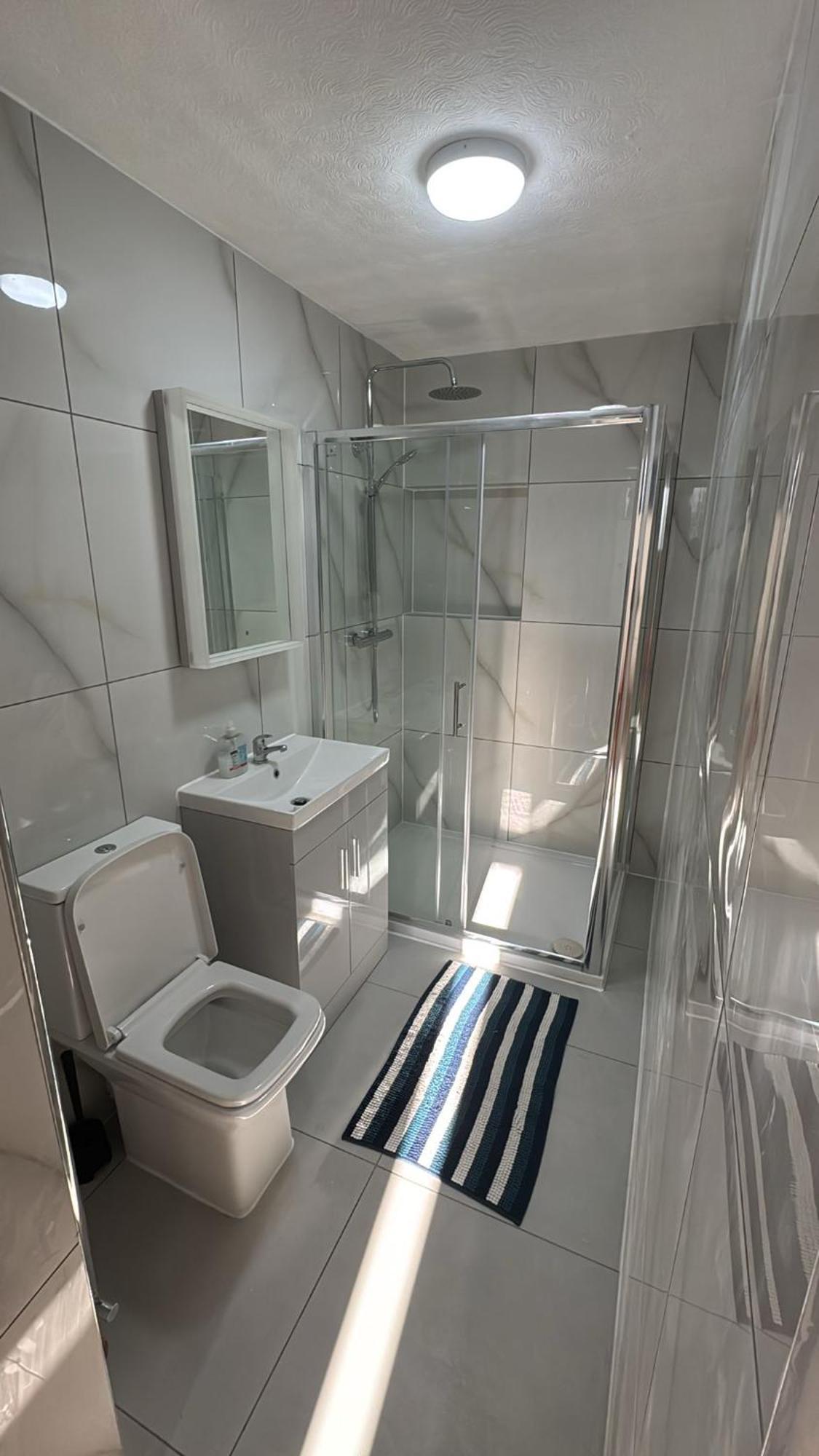 33Sm Dreams Unlimited Serviced Accommodation- Staines - Heathrow Stanwell Buitenkant foto